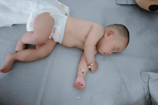 借卵生子咨询宝宝大便干拉不出来